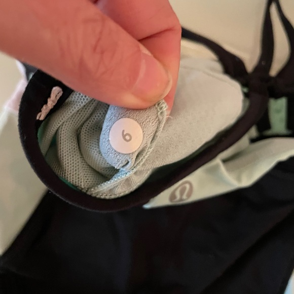Lululemon Hot Yoga Outfit size 6 fits like a 4 - Picture 6 of 6